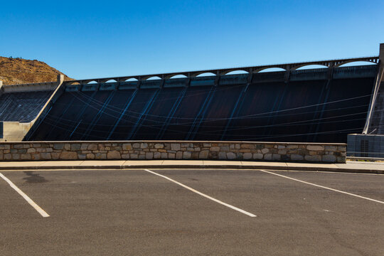 Grand Coulee Dam, view of the solid sloping concrete wall and parapet