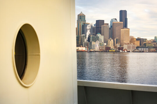 Fototapeta Seattle city skyline, the view from the deck of the Bainbridge ferry.