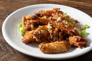 A view of a plate of garlic chicken wings.