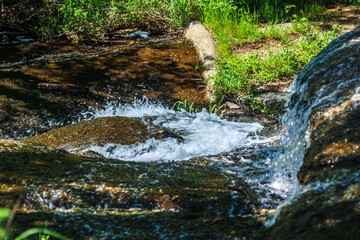 River near Brousse and Villaret in Aude.
Small waterfalls flowing among rocks and undergrowth in the South of France.
