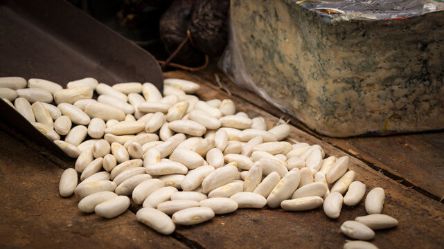 Fabada t&iacute;pica de asturias a granel y queso de cabrales
