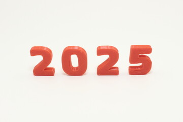 赤い2025年、目標達成の象徴