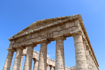 Fototapeta premium Segesta, Sicily, Italy - April 7 2025: Doric Temple of Segesta