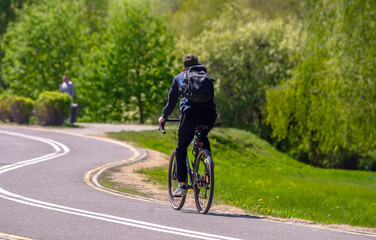 Naklejka premium Cyclist ride on the bike path in the city Park 