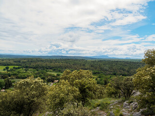 Paysage de Provence. Moissac-Bellevue. Point de vue sur le Massif des Maures, la forêt domaniale...