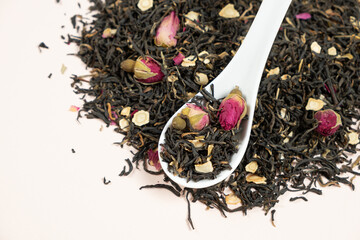 Black Tea Composition with Ginseng Pieces and Tea Roses.