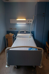 Hospital Room Featuring Bed and Equipment for Patient Care