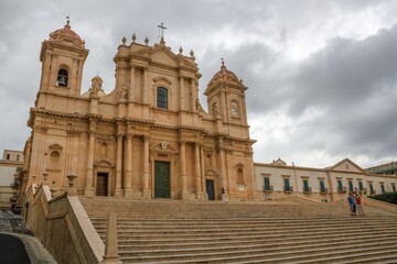 noto, italien - kathedrale san nicolo mit gro&szlig;er freitreppe