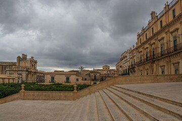 noto, italien - pr&auml;chtige kirchentreppe vom dom san nicolo