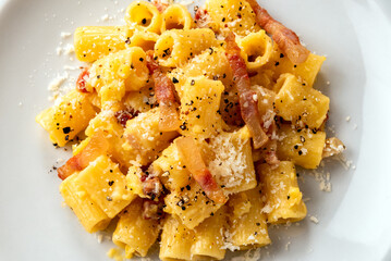 Carbonara, pasta italiana, ricetta tipica della cucina romana 