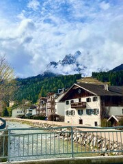 Fototapeta premium houses in the mountains