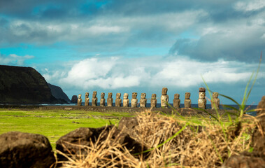 paisaje con moai