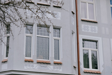 Historical architecture. modenrn. large building with a red roof and white trim. There are many windows in the building, including a large window on the facade.