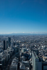 Fototapeta premium 渋谷の展望台から見える富士山、渋谷スクランブルスクエアからの富士山の眺め
