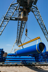 Cast iron pipe transportation by overhead crane