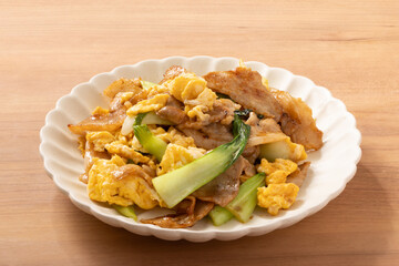 豚肉と卵とチンゲンサイのオイスターソース炒め