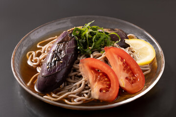 ナスの揚げ浸し　トマト　蕎麦