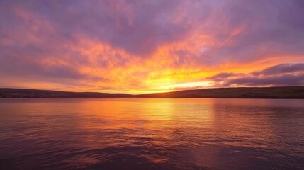 Obraz premium Vibrant sunset over tranquil water