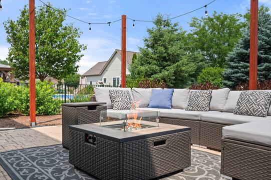 Modern Outdoor Patio with Built-In Gas Fire Pit and Lounge Seating