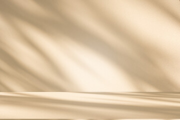 Obraz premium Studio style background wall decoration presentation uses white and beige tones. with shadows cast from a nearby window, concept creating a decorative backdrop. 