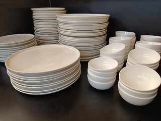 Picture of plates and bowls with selective focus