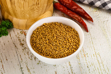 Dry mustard seeds in the bowl