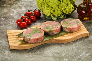 Raw Tuna medallion with broccoli