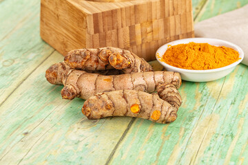 Fresh aroma tumeric roots heap