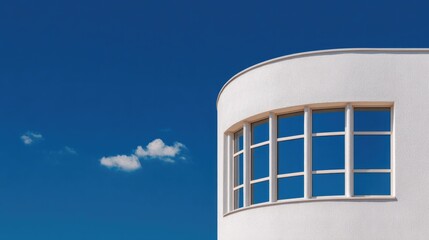 Obraz premium Curved architectural design showcases large windows against clea