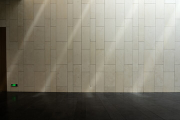 The interior public space design of modern museums reflects a sense of spaciousness and the texture of materials