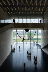 The interior public space design of modern museums reflects a sense of spaciousness and the texture of materials