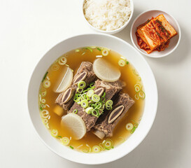 진한 국물의 전통 갈비탕, Traditional Korean Galbitang with Rich Broth