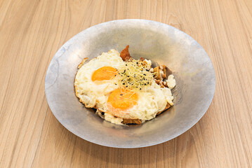  The base of potatoes and eggs can be complemented with sweet or savory, spicy or mild ingredients