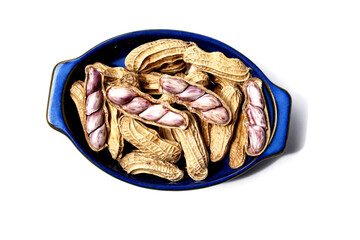 Boiled peanuts in shell
Simple, soft, and protein-rich snack.