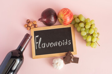 Products containing flavonoids in their composition. Grapes, onions, garlic, chocolate, tea...