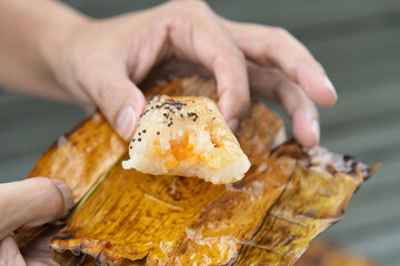 Authentic Thai dessert: taro-stuffed, coconut sticky rice, grilled perfection.