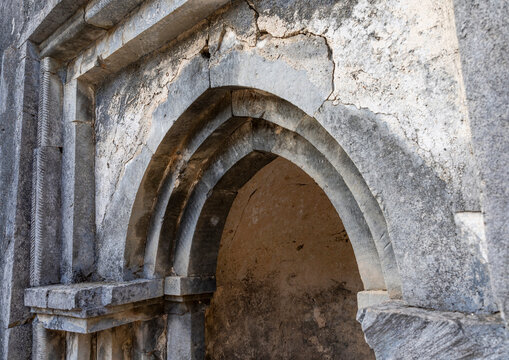 The Great Mosque arch in Takwa islamic ruins, Lamu County, Manda island, Kenya