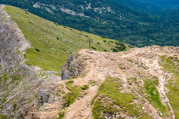 Drohnenaufnahmen der Nockalmstrasse mit der Eisentalhöhe und dem großen Königsstuhl in Kärnten Österreich