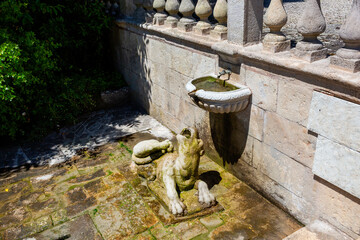 Galzignano Terme, Padua, Italy-May 17, 2025: Fontanella della Lonza (Lonza fountain) Brunnen im Garten der Villa Barbarigo in Valsanzibio Padua Galzignano Terme.