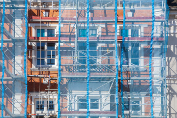Baustelle, Baugerüst, Altbau, Wohngebäude, Sanierung, Renovierung, neuer Markt, Stralsund,...