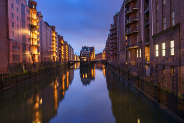 Fototapeta premium Evening Glow Over Hamburg’s Speicherstadt in the Heart of the Historic Warehouse District