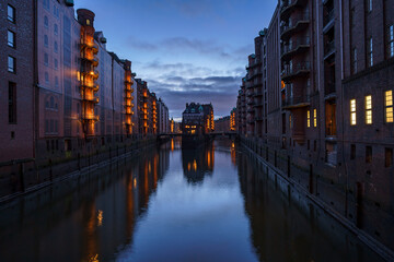 Fototapeta premium Evening Glow Over Hamburg’s Speicherstadt in the Heart of the Historic Warehouse District