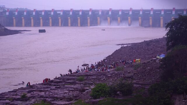 Devotees Performing Rituals at Omkareshwar Ghats &ndash; Narmada Pooja & Holy Bath