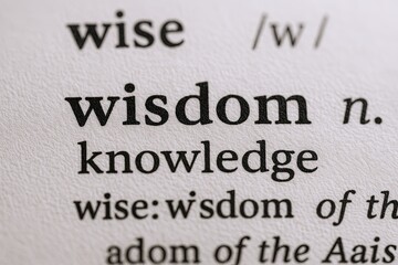 Obraz premium Close-up of dictionary page showing the word wisdom with its pronunciation and definition.