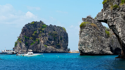 Naklejka premium Koh Haa Islands in Southern Thailand. Five beautiful islands popular with tourists and divers.