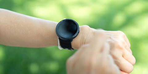 Seniors using smart technology for health monitoring outdoors