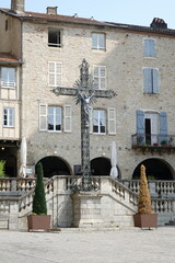 Villefranche de Rouergue, bastide storica – città medievale fortificata tra i fiumi Aveyron e Alzou, ricca di arte, storia e architettura nel cuore dell’Aveyron occidentale