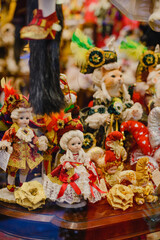 Souvenirs in the vetrina. Kepamic figurines of dolls, cats, decorative toys