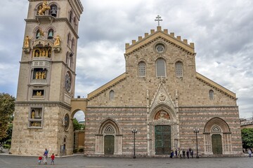 messina, italien - kathedrale maria santissima assunta mit glockenturm