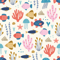 Ocean seamless pattern with starfishes, fishes, jellyfishes, seaweed, corals on white background. Perfect for wallpaper, gift paper, summer greeting cards. Vector hand drawn child illustration © miumi